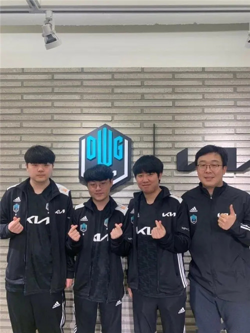 他在训练中 他在训练中