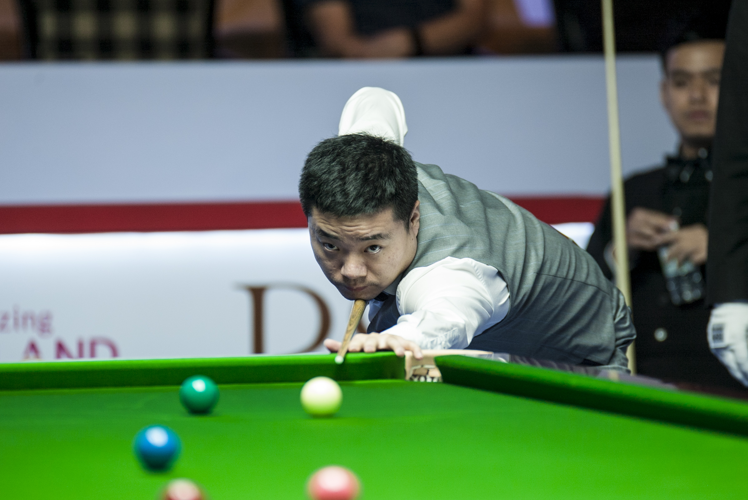 重压时更容 重压时更容